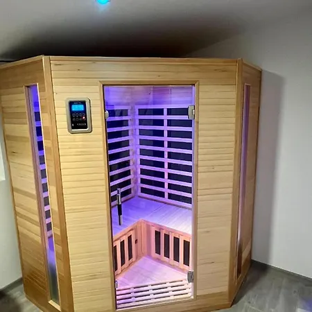 Διαμέρισμα Voeroesmarty Deluxe Vendeghaz