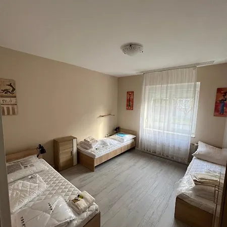Apartmán Voeroesmarty Deluxe Vendeghaz *