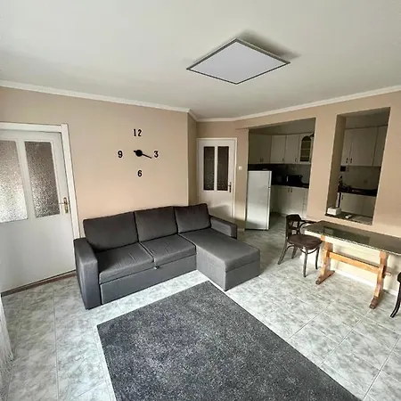 Voeroesmarty Deluxe Vendeghaz Διαμέρισμα