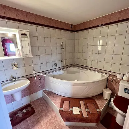 Voeroesmarty Deluxe Vendeghaz Apartmán