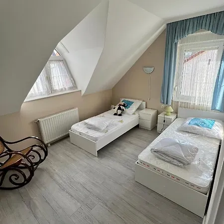 Voeroesmarty Deluxe Vendeghaz Apartmán