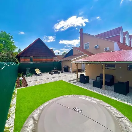 Voeroesmarty Deluxe Vendeghaz 公寓 *