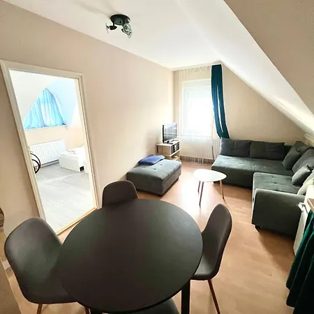 Voeroesmarty Deluxe Vendeghaz Διαμέρισμα Kaposvár