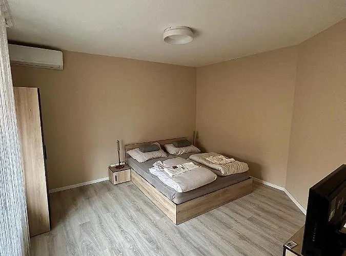 Voeroesmarty Deluxe Vendeghaz Апартаменты Капошвар