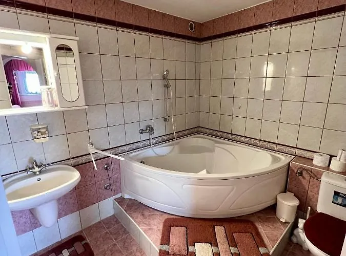 Voeroesmarty Deluxe Vendeghaz Апартаменты