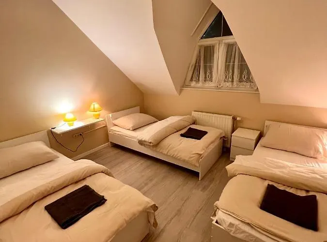 Voeroesmarty Deluxe Vendeghaz Капошвар