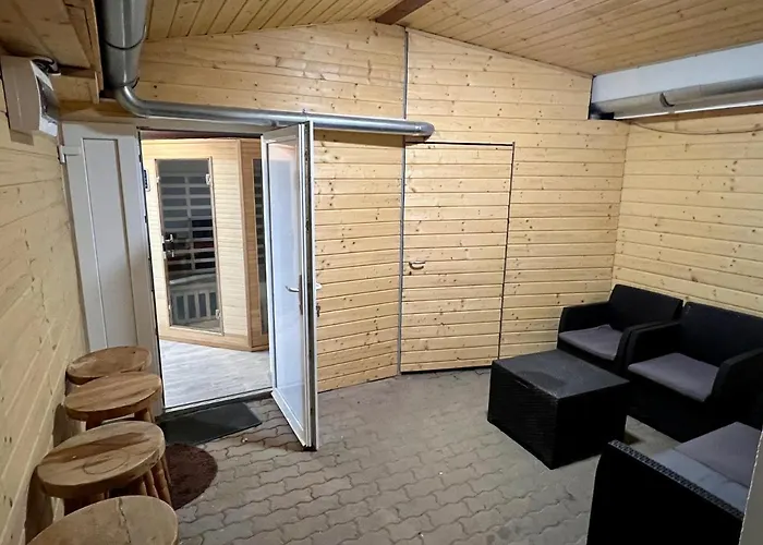 Voeroesmarty Deluxe Vendeghaz Капошвар