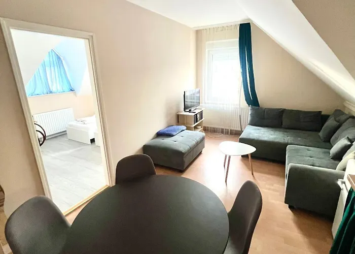 Voeroesmarty Deluxe Vendeghaz Апартаменты Капошвар