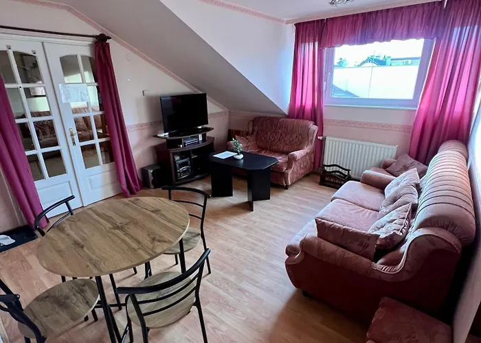 Voeroesmarty Deluxe Vendeghaz